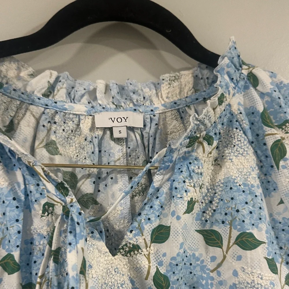 Voy Floral Print Blouse in Blue and White embroidered size S 100% cotton - Picture 4 of 10